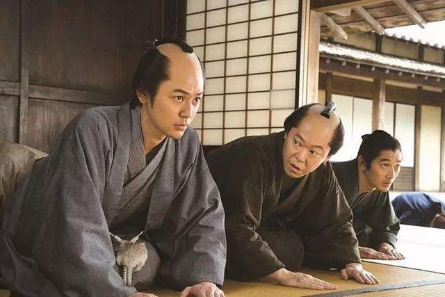 事实上,这种地中海式发型,在日本武士中有着悠久的历史和传统