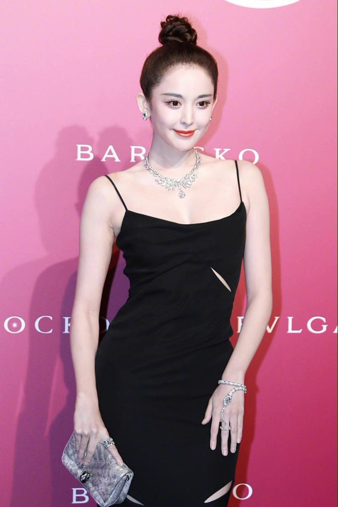 古力娜扎不愧是top神颜清爽礼服裙也能这么美惊艳四座的颜值