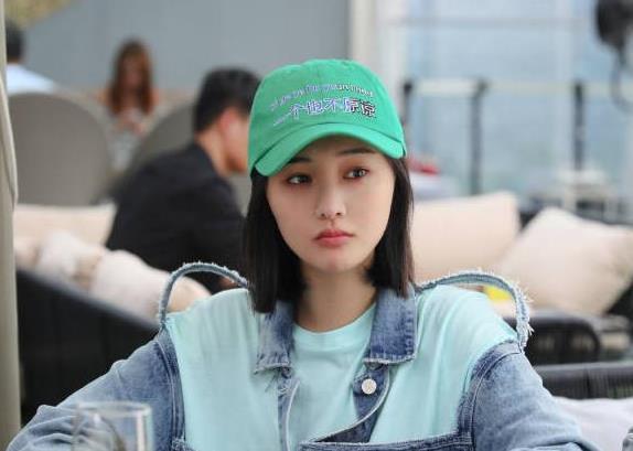 郑爽|迟到1小时，口罩遮面，素颜上镜，郑爽直播再惹事端