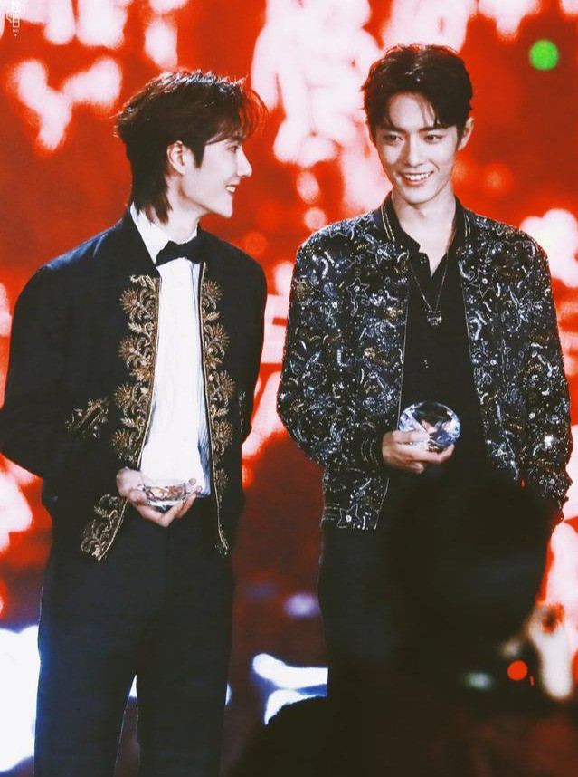 王一博|肖战王一博有望再同框，十二月时尚Cosmo庆典受关注，粉丝很期待！