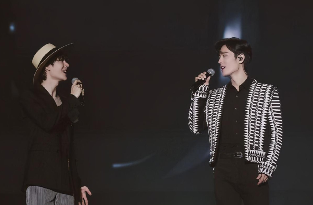 王一博|肖战王一博有望再同框，十二月时尚Cosmo庆典受关注，粉丝很期待！