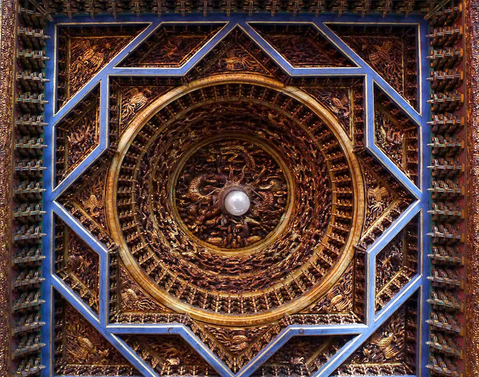 天花板的艺术:敦煌莫高窟藻井