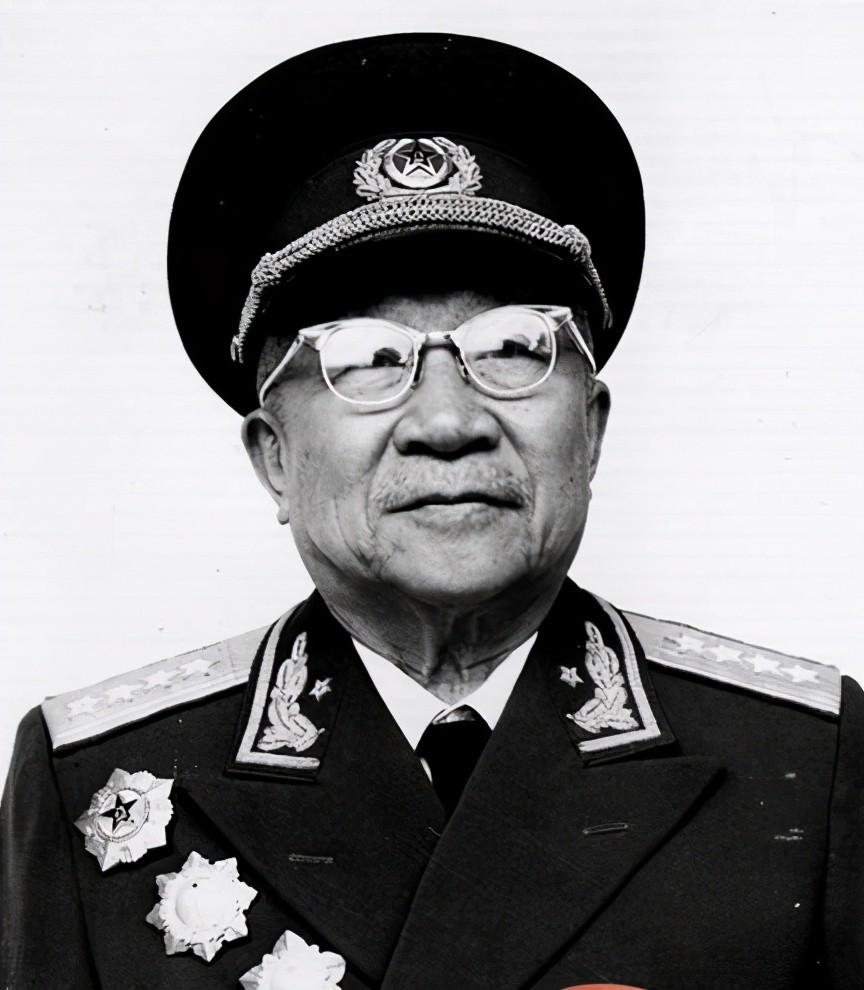 百色起义,张云逸授大将衔,为何麾下三位师长却无一获得军衔?