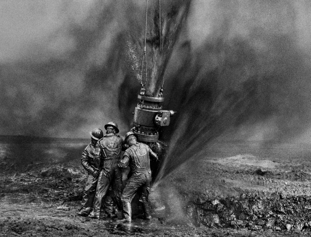 孩子们已远离他们的家乡,他们白天躲避起来,晚上准备去肯尼亚的难民营