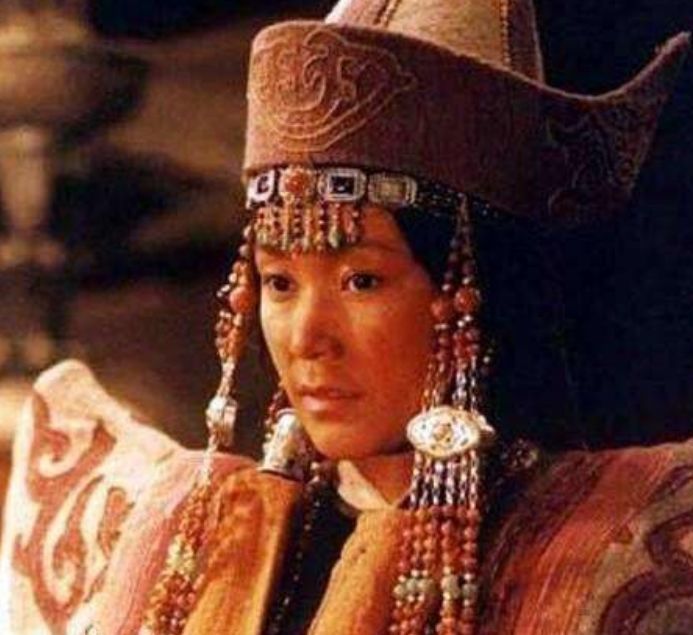 铁木真建立了自己的帝国不断壮大,他穷尽一生寻找合答安,但是因为蒙古