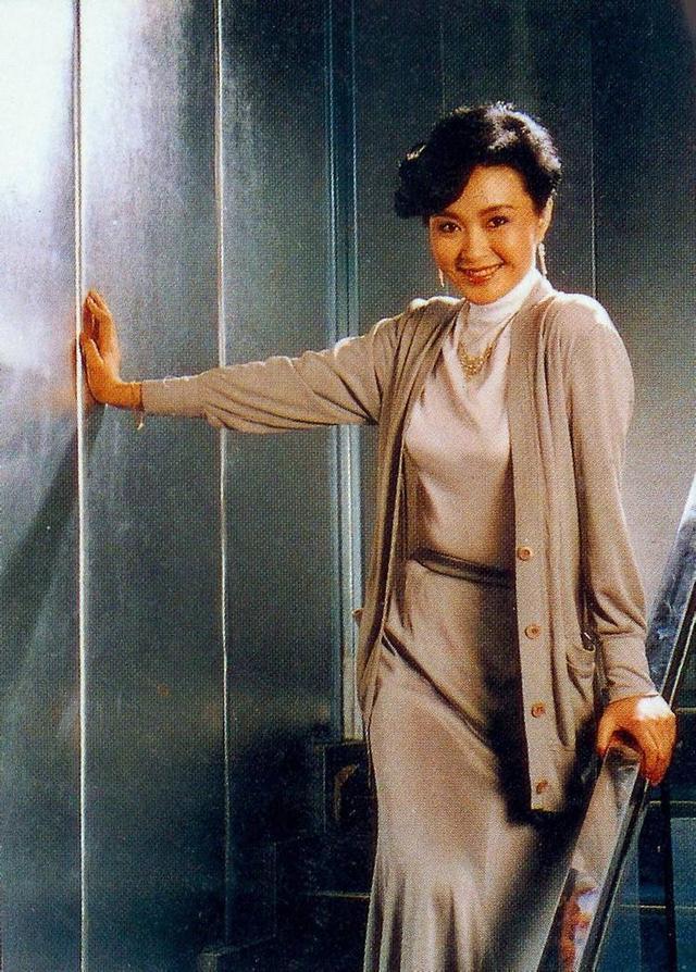 不过进入九十年代之后,方舒出演影视剧的步伐开始放慢,作品的影响力也