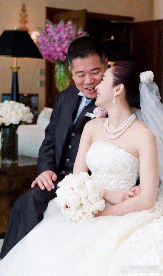 黎姿拒绝许晋亨的穷追猛打,豪宅都打不动的她却选择残疾富豪