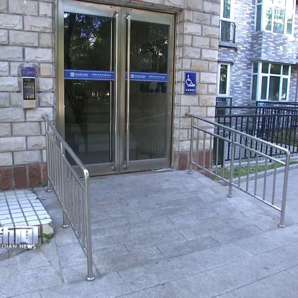 暖心曙光街道建设无障碍通道方便群众出行