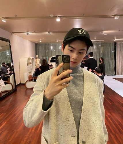 肖战|2020年亚太区最帅面孔榜单发布，肖战登顶，王一博蔡徐坤紧随其后