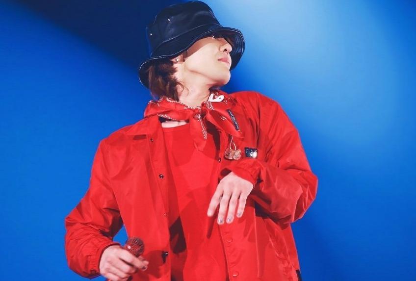 权志龙因为这段时间频繁地出入yg新大楼,ygx,the black label工作室