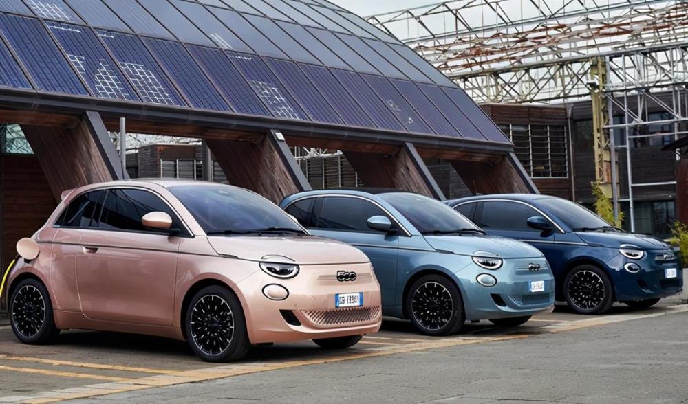 意大利车也玩3 1 菲亚特500电动小车为你多开一扇门 腾讯新闻