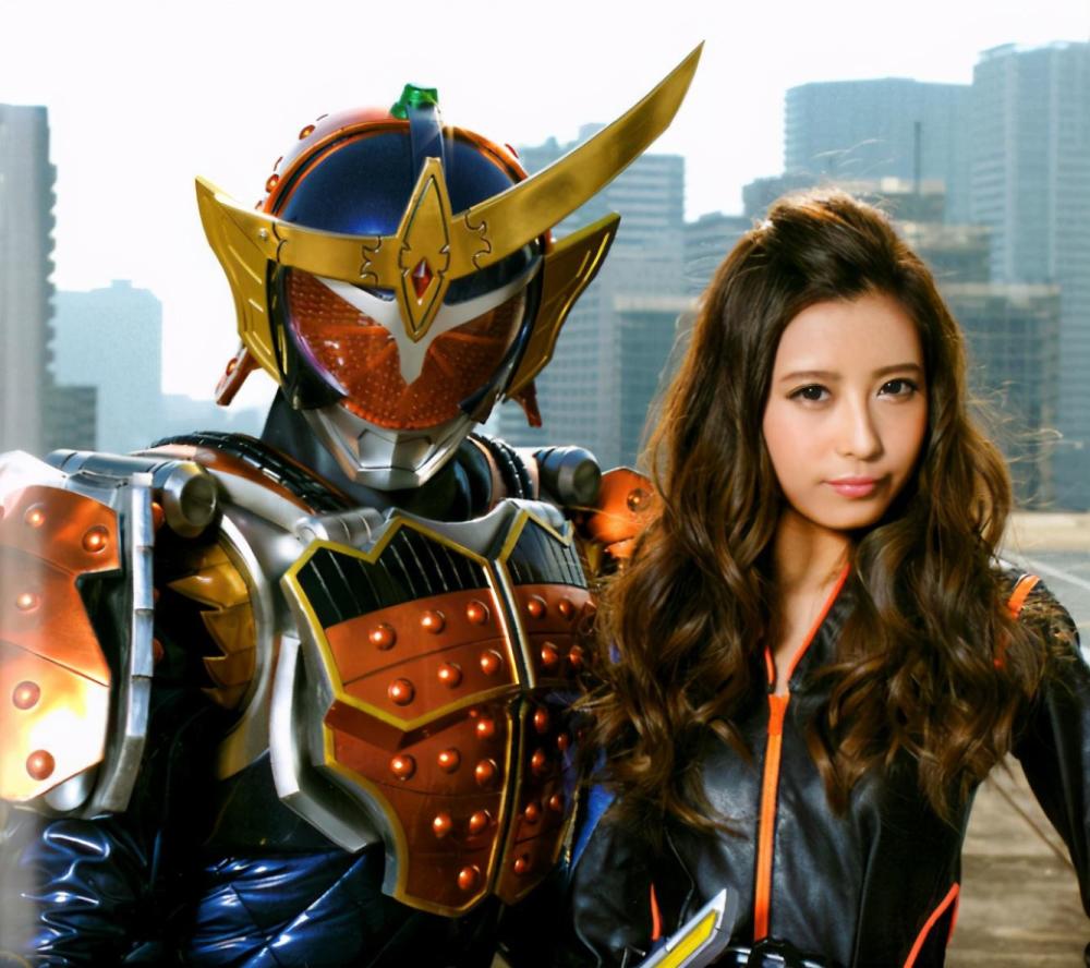 假面骑士铠武外传希尔芙的扮演者是铠武女孩曾和修卡作战员共舞