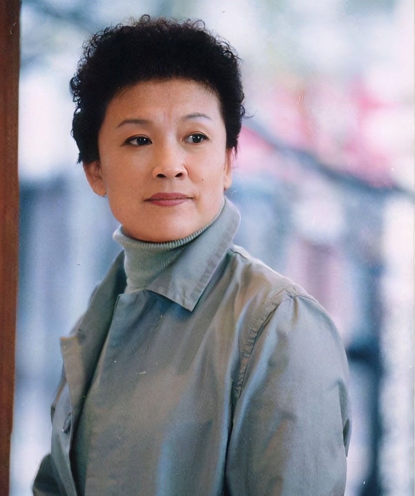 国家一级演员宋春丽:终身未育,却在61岁当奶奶的年纪当了妈妈_腾讯