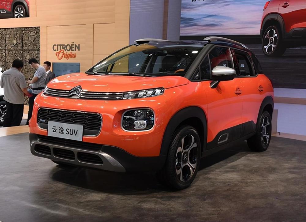 其中的c4 aircross是一款小型suv,這款車型有著雲逸系列的設計特點