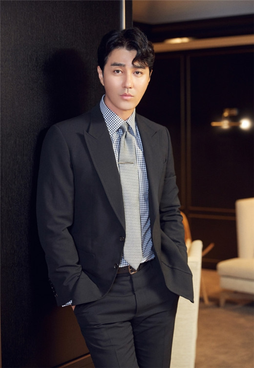 演员车胜元当选某品牌保健品代言人 严格自我管理展现健康美