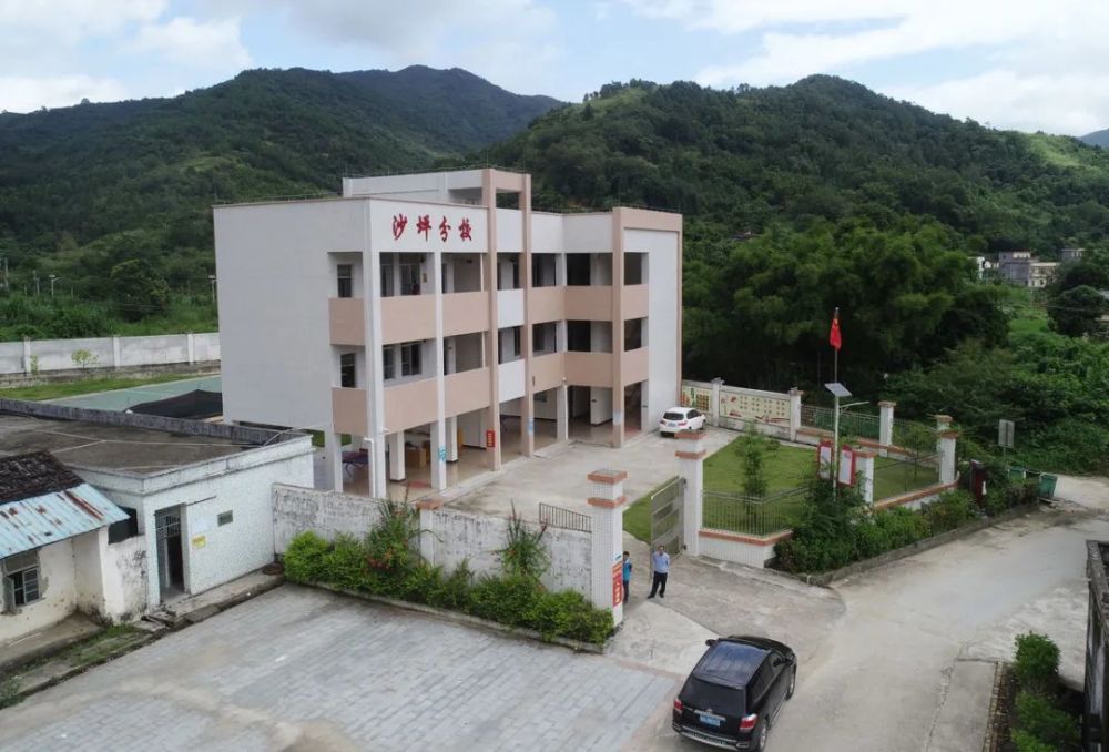 永宁大山深处的小村庄,来了一个年轻人