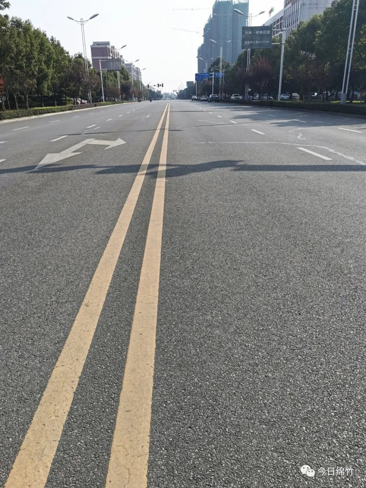 市民关切！绵竹这个路口双实线被“吐槽”，交警部门回应_腾讯新闻