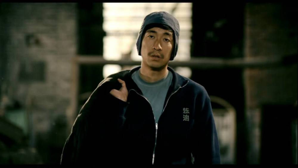 成龙电影排行_成龙院长回校参加毕业典礼,67岁仍旧老当益壮,与毕业生合影拍照(2)