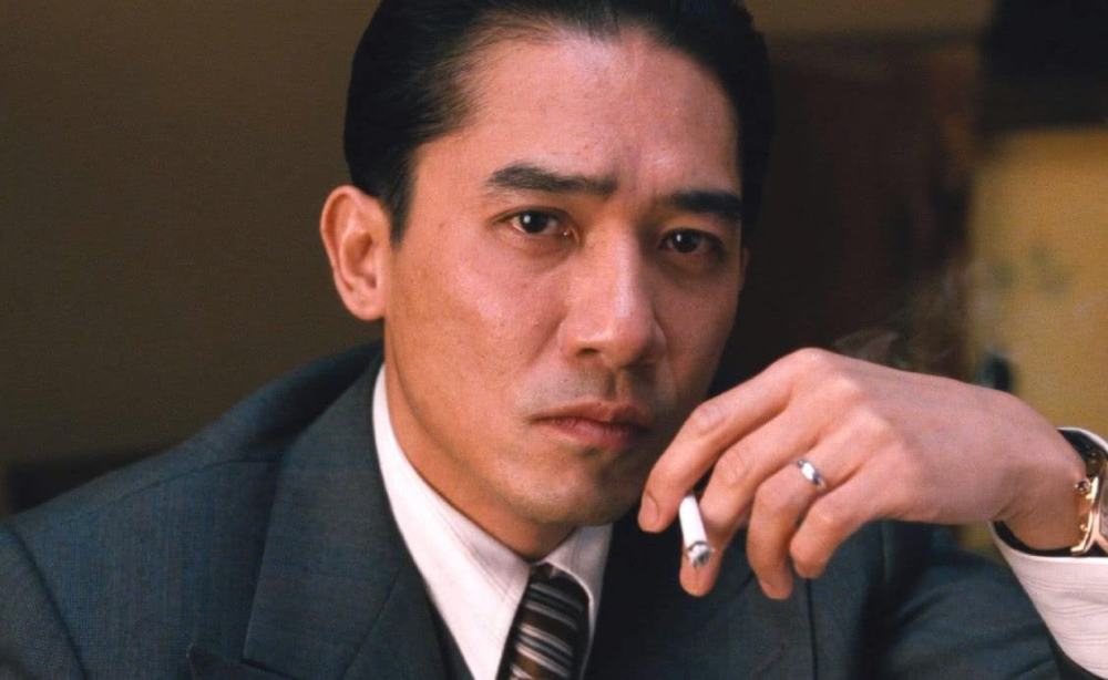 刘嘉玲|梁朝伟夫妇罕见同框，刘嘉玲邀请好友看影，两人穿搭低调又减龄