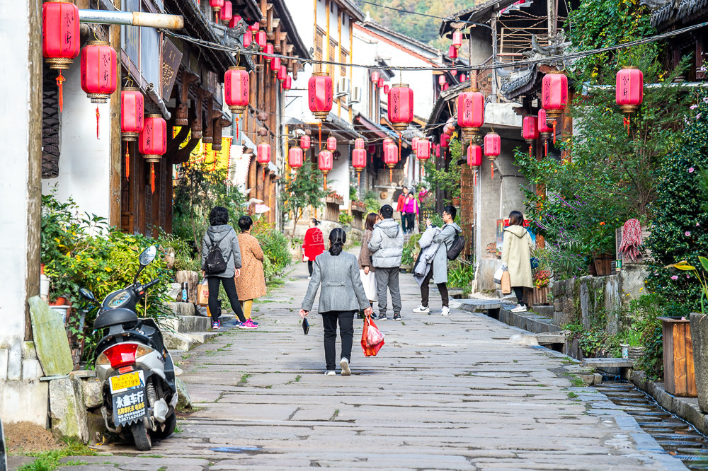 <b>在连绵起伏的秦岭南麓腹地，藏着一个号称“中国最美生态宜居旅游名县”的小</b>