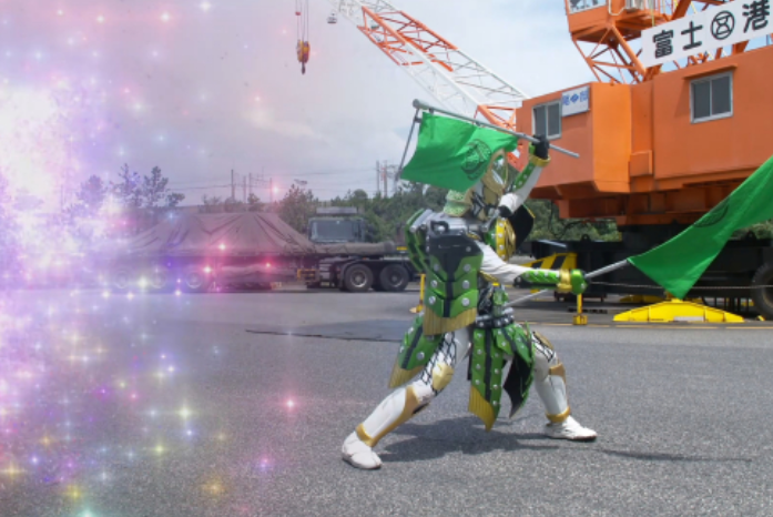 假面骑士:铠武外传榴莲姐黑化,皮套关键部位破裂,难怪要穿披风战斗!