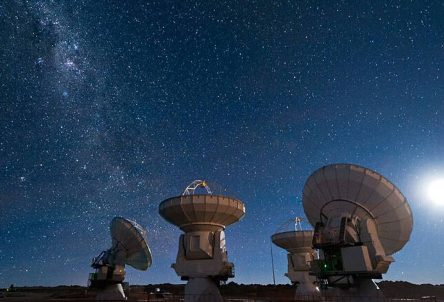 宇宙|地球是宇宙的中心吗？为何所有的星系都在远离我们而去！