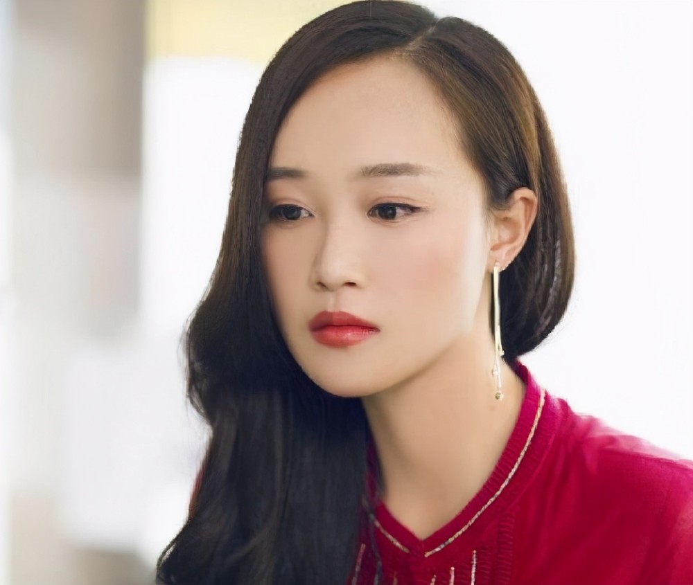 分手后她成了话题女王,他却无人问津,同为演员为什么会成这样?