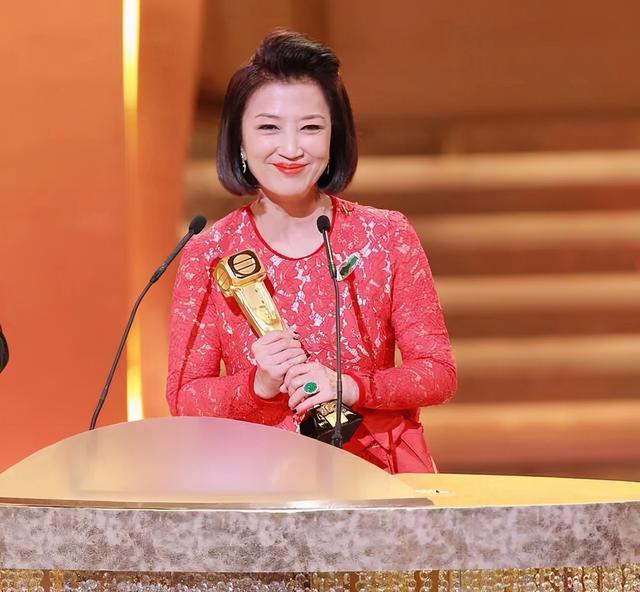 马海伦|73岁香港女演员20岁买房，65岁成亿万富婆，却为省钱吃盒饭