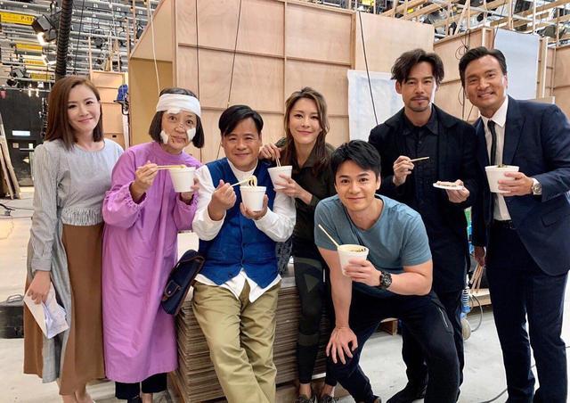 马海伦|73岁香港女演员20岁买房，65岁成亿万富婆，却为省钱吃盒饭