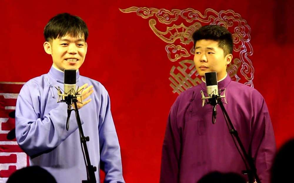德云社团|德云社团综心酸一幕，知名演员拿不出一万块钱，郭德纲都脸红了