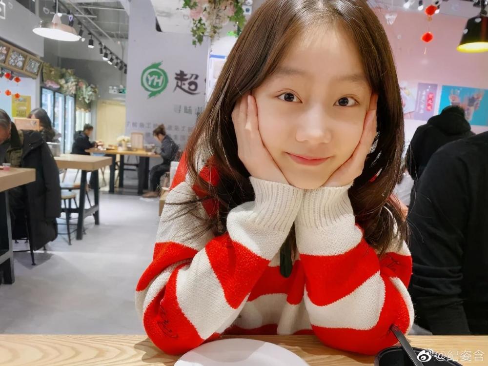 赵薇女儿"整容式"长大,继承妈妈优点,12岁近照美出新高度!