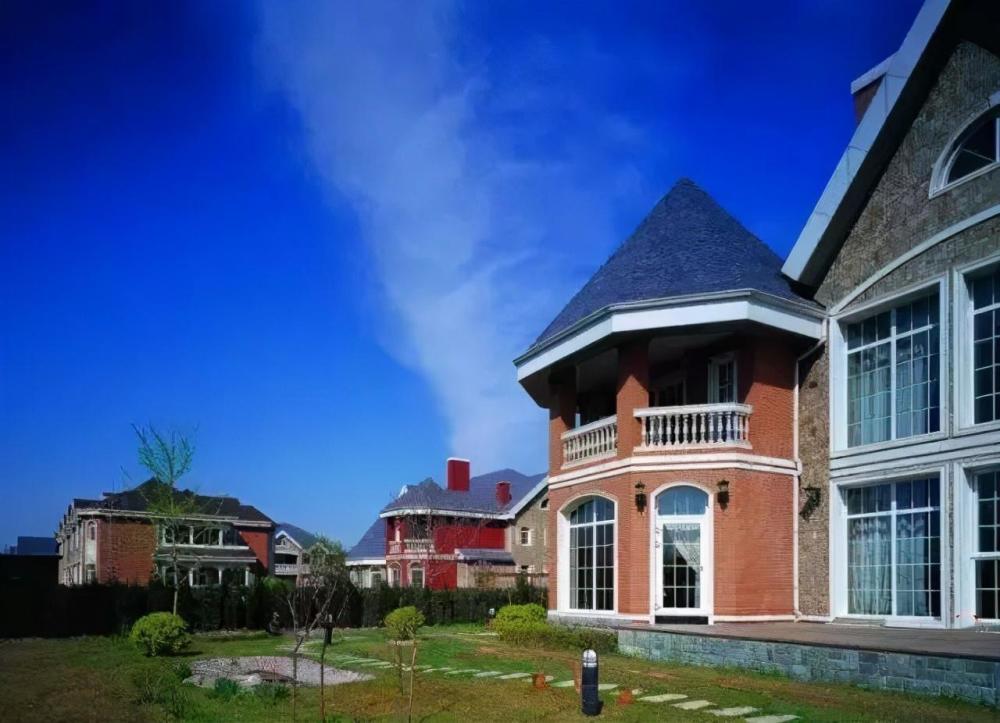 陈道明的亿万豪宅!光物业费就10多万,足不出户打高尔夫太奢华