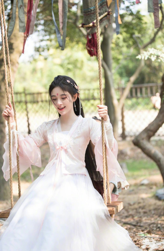 如意芳霏|《如意芳霏》热播，鞠婧祎凭傅容一角，再次爆红成为流量小花？