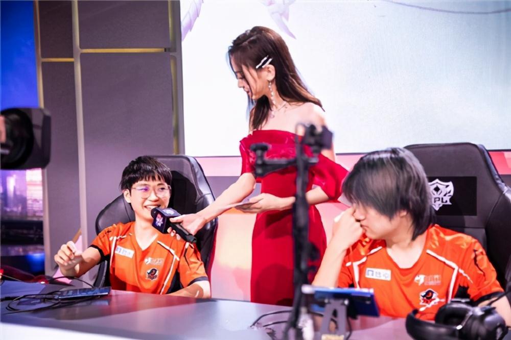 王者荣耀:解说灵儿与久诚"真情义",不计后果,强替久诚出头!