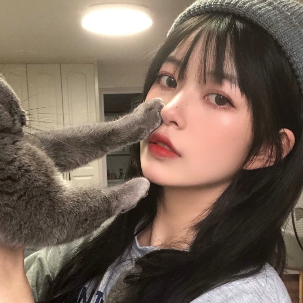 用久舍不得换的女生头像