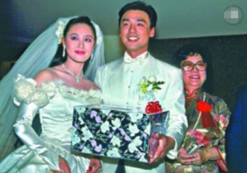 谭咏麟|与谭咏麟是好友，生意破产欠债2亿，如今65岁开演唱会坐无空席