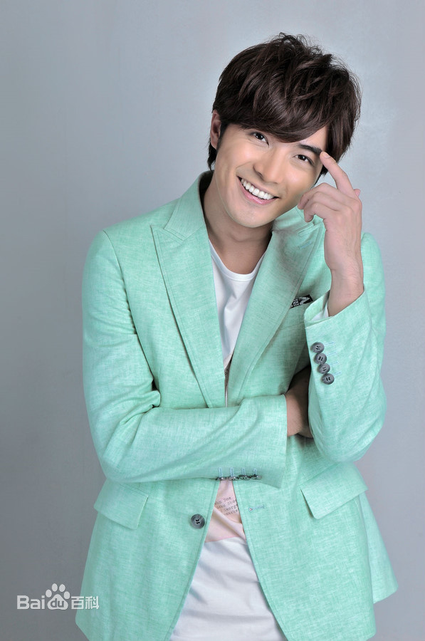 贺军翔万圣节发文曾经的偶像剧王子变了