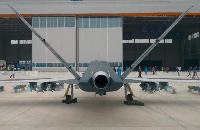 南昌飞行大会成飞展出推翼龙10无人机大胆采用民企喷气发动机