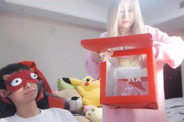 女友鸽子兮怀孕弹幕不停梦泪瞬间变严肃六个字强势回应