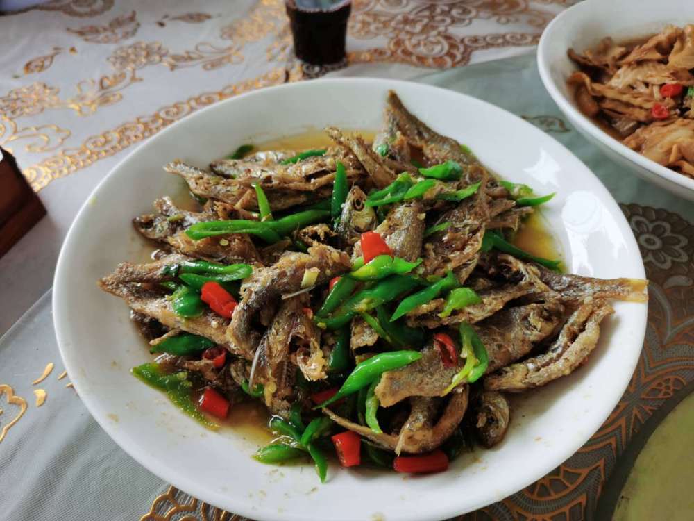 美食 |青椒东江鱼:乡土茶油下的清香与自然_腾讯新闻