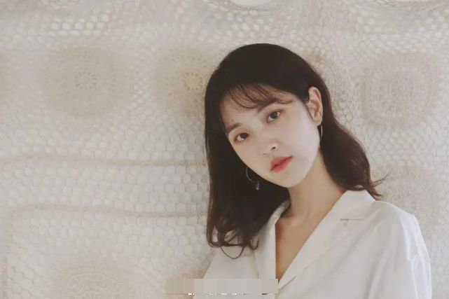 中,吹嘘自己可口可乐代言人身份的,却是广告里的女主角——刘虞佳小姐