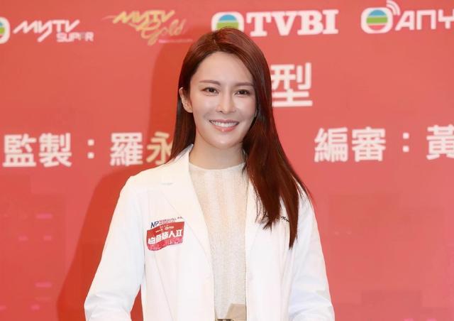 踩过界2开播tvb新晋花旦许下收视承诺三点式上阵庆祝