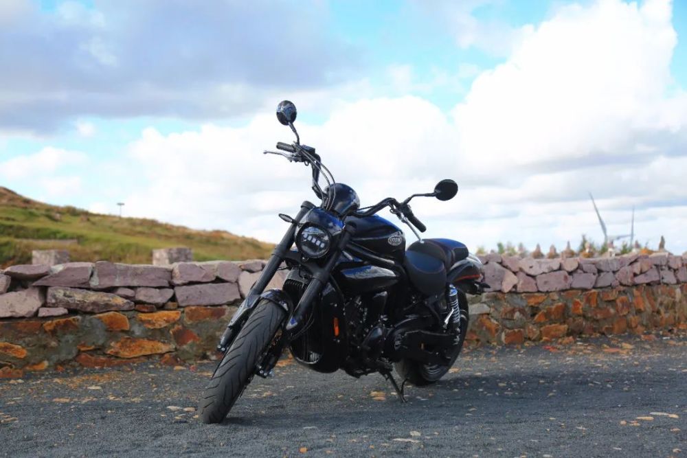 车评巡航车的运动乐趣51800元的轻骑大韩gv650pc带来新体验