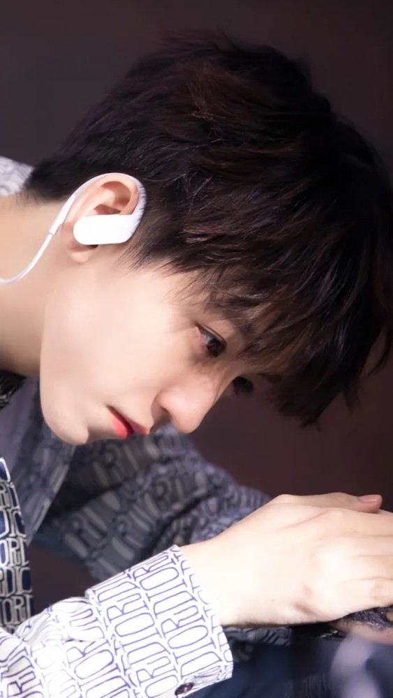 手机壁纸丨王俊凯最帅的照片壁纸