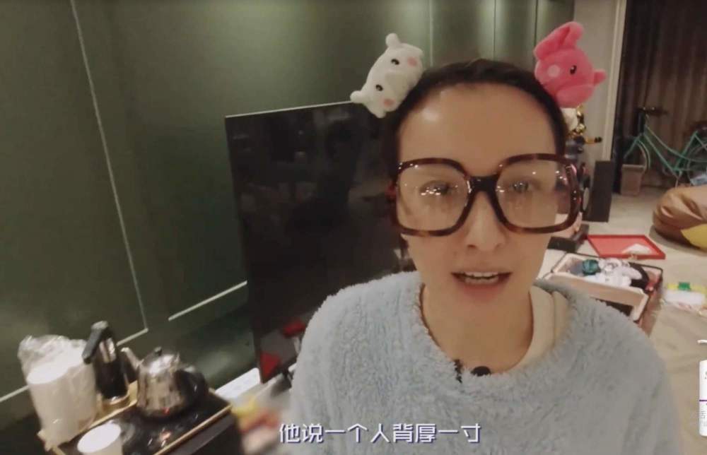 吴昕|吴昕自曝已收到60件快递，一月网购30次，但比李小璐戚薇差远了