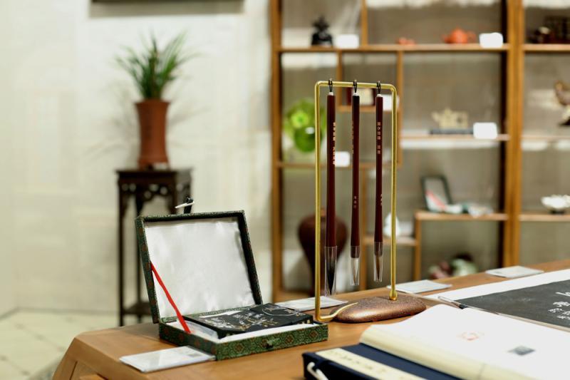 非遗|都是“尖货”：9件国家级、28件市级非遗展品亮相进博会新闻中心