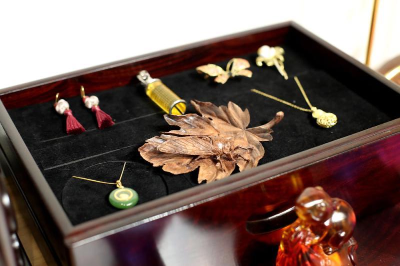 非遗|都是“尖货”：9件国家级、28件市级非遗展品亮相进博会新闻中心