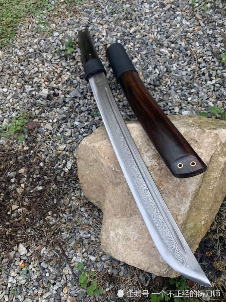 户撒刀黑武士
