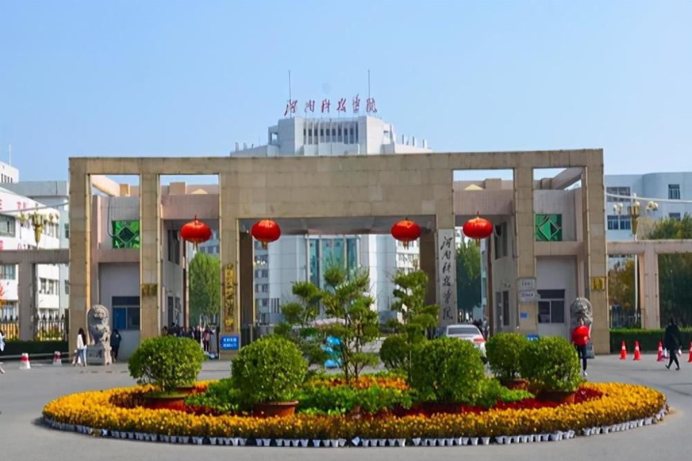 河南科技学院新乡校区图片