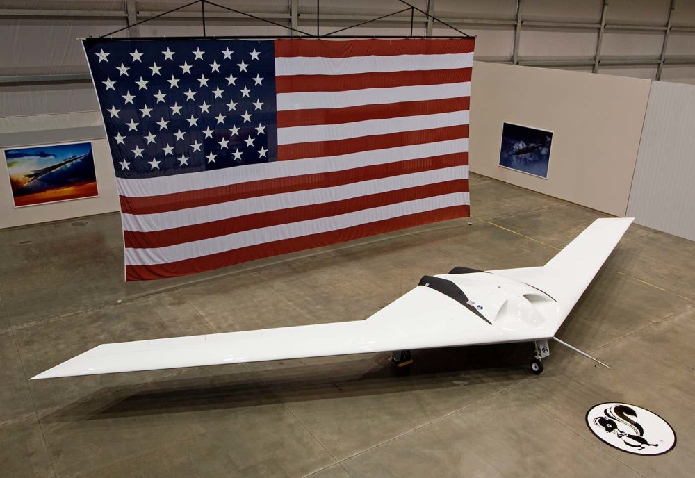 "战区"还表示,这架被拍到的神秘无人机除了可能是rq-180之外,还可能是